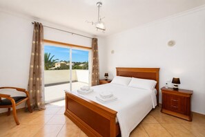 4 bedrooms, iron/ironing board, travel cot, WiFi