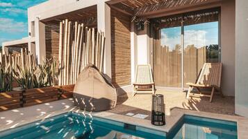 Exclusive Suite, Private Pool | Desk, laptop workspace, soundproofing, free WiFi