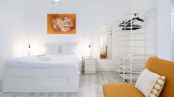 Iron/ironing board, internet, bed sheets