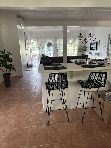 "Eagles Nest Villa" ALL AC/TV/Fans, Luxury, Modern Home