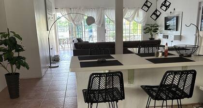 "Eagles Nest Villa" ALL AC/TV/Fans, Luxury, Modern Home