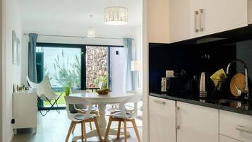 Coffee/tea maker, fridge, microwave, oven