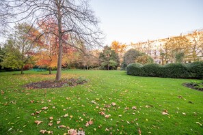 Exterior - Bright Belgravia Home by Underthedoormat (London)