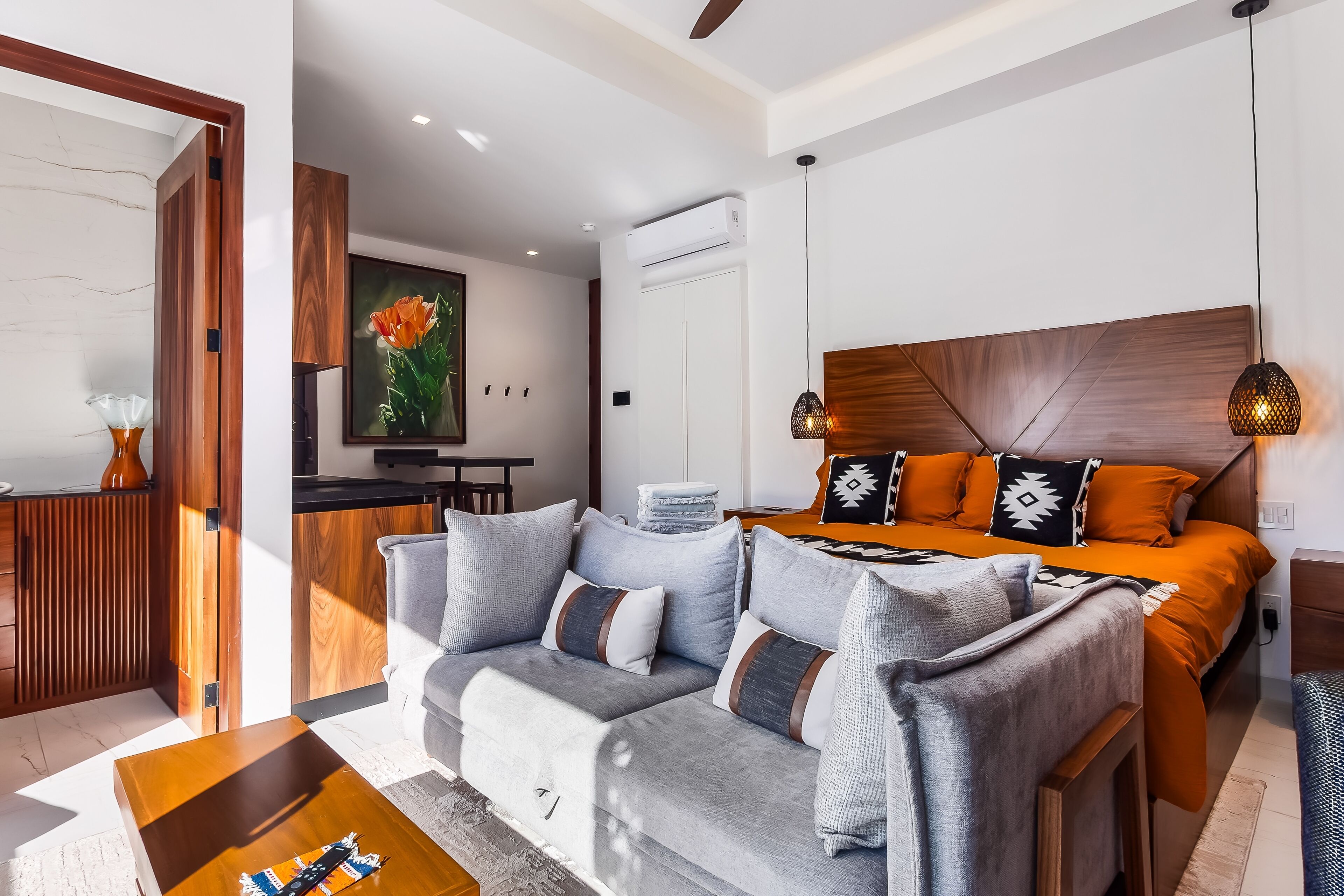 Desk, WiFi, bed sheets