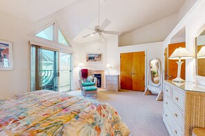 4 bedrooms, iron/ironing board, internet, bed sheets - Town of Dewey Beach retreat with balcony & patio near the water - dog-friendly (Dewey Beach)