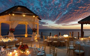 منطقة خارجية لإقامة الولائم والاحتفالات