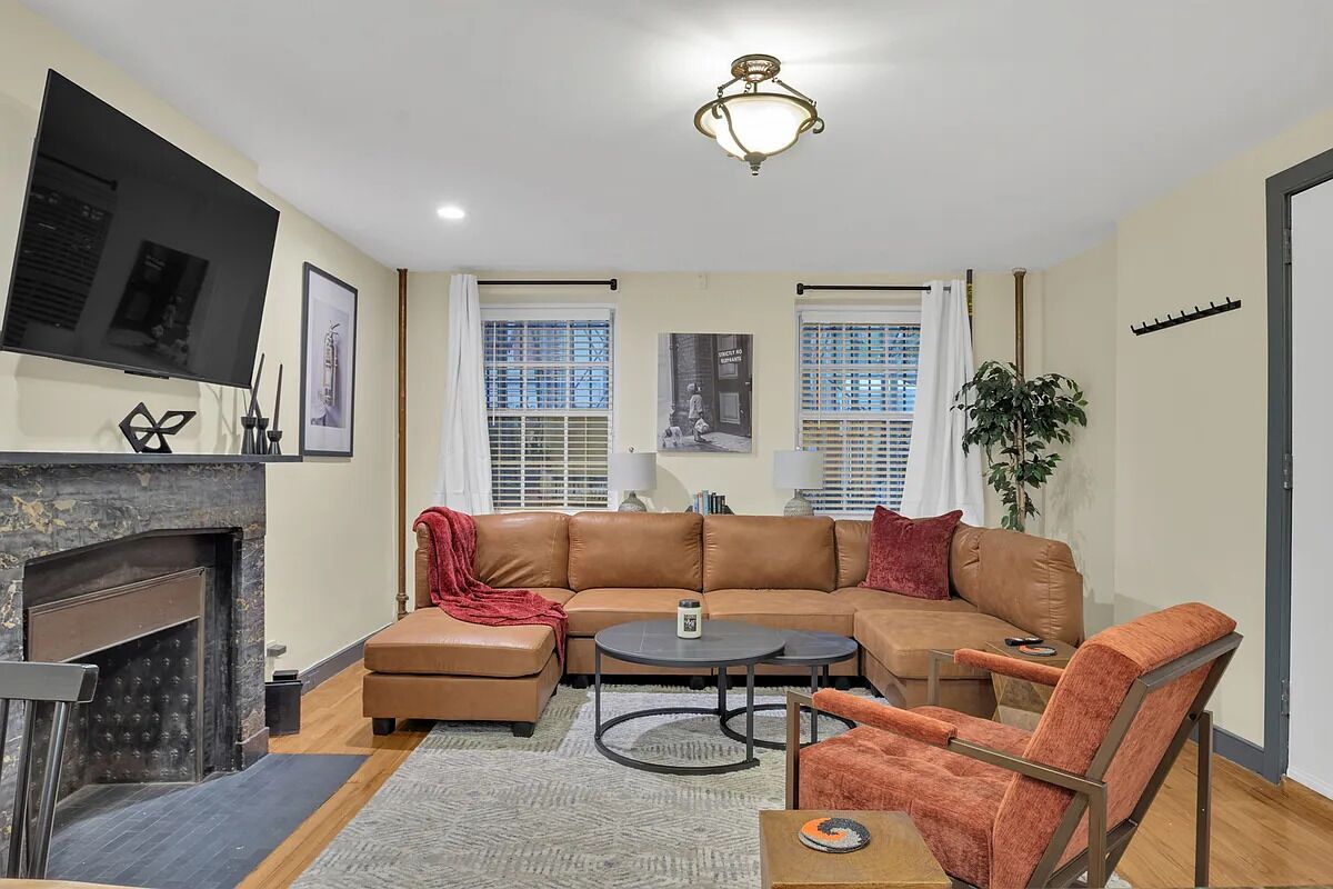 Prime West Village Townhouse l Private l Spacious