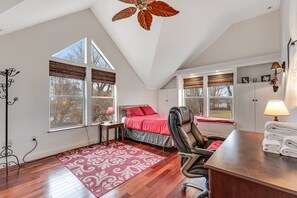 3 bedrooms, iron/ironing board, internet, bed sheets