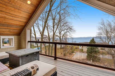 Home on Lake Champlain with pool, hot tub, in-home gym, firepit, & lovely views