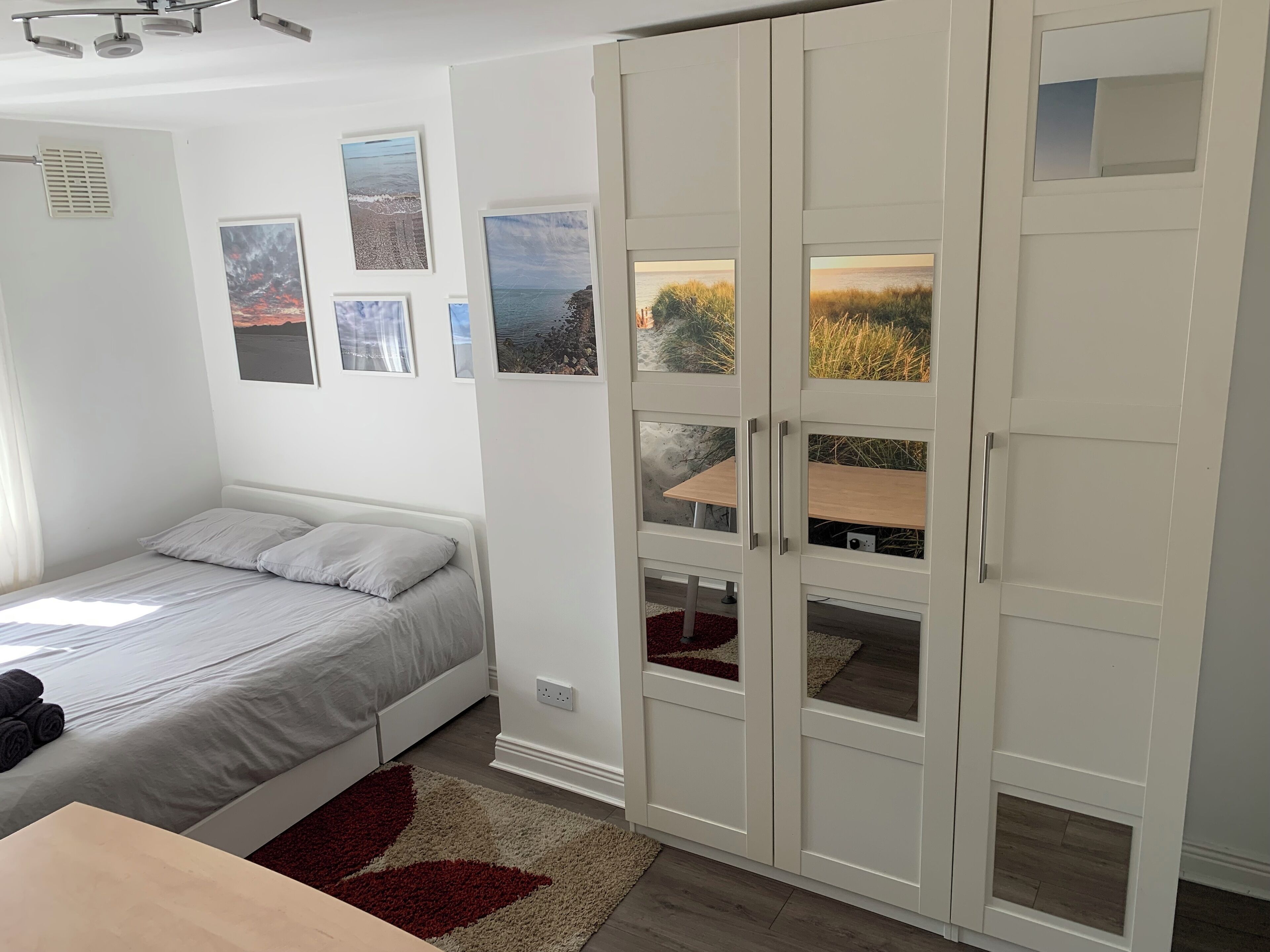 2 bedrooms, desk, iron/ironing board, travel cot