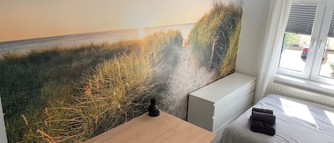 2 Schlafzimmer, Schreibtisch, Bügeleisen/Bügelbrett, Reisekinderbett