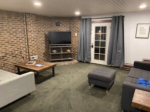 Living area - Entire house close to Big and Little Cottonwood Canyons (Cottonwood Heights)