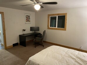 2 habitaciones, tabla de planchar con plancha, wifi y ropa de cama 