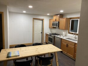 Private kitchen - Entire house close to Big and Little Cottonwood Canyons (Cottonwood Heights)