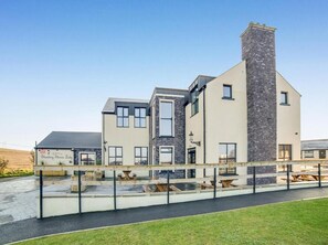 Exterior - Standing Stones Lodge (Belfast)