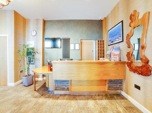 Lobby - Standing Stones Lodge (Belfast)