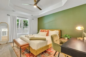 3 bedrooms, desk, iron/ironing board, free WiFi