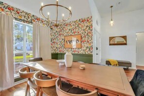 Dining - Only 9 Miles to Downtown! Pool • Game Room • Fire Pit (Savannah)