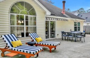Outdoor dining - Only 9 Miles to Downtown! Pool • Game Room • Fire Pit (Savannah)