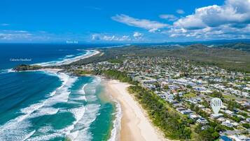 Experience Byron Bay's picturesque beach and vibrant community in a relaxed atmosphere.