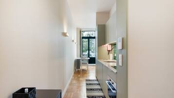 Fridge, oven, dishwasher, coffee/tea maker