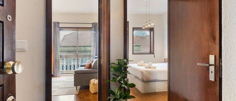 1 slaapkamer, een strijkplank/strijkijzer, internet, beddengoed