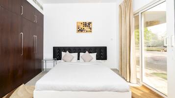Villa (5 Bedrooms) | 5 bilik tidur, seterika/papan seterika, cadar katil