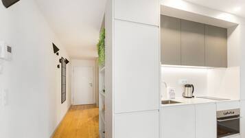 Fridge, oven, coffee/tea maker, toaster