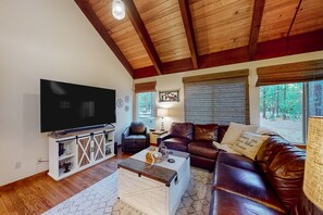 Tv, eldstad, tv-spel och dvd-spelare