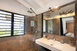 Hair dryer, towels, soap, shampoo - Happy Salt : 6 Pers, Piscine, Jacuzzi, vue mer ! (Saint Martin)