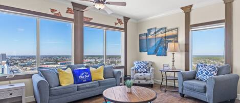 Apartment, Mehrere Betten, Strandblick (Tidewater Beach Resort 2000) | Wohnbereich