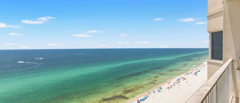 Appart'hôtel, plusieurs lits, balcon, vue océan (Tidewater Beach Resort 1603) | Plage