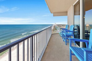 Apartamento, varias camas, balcón, vistas al mar (Tidewater Beach Resort 1401) | Jardines del alojamiento