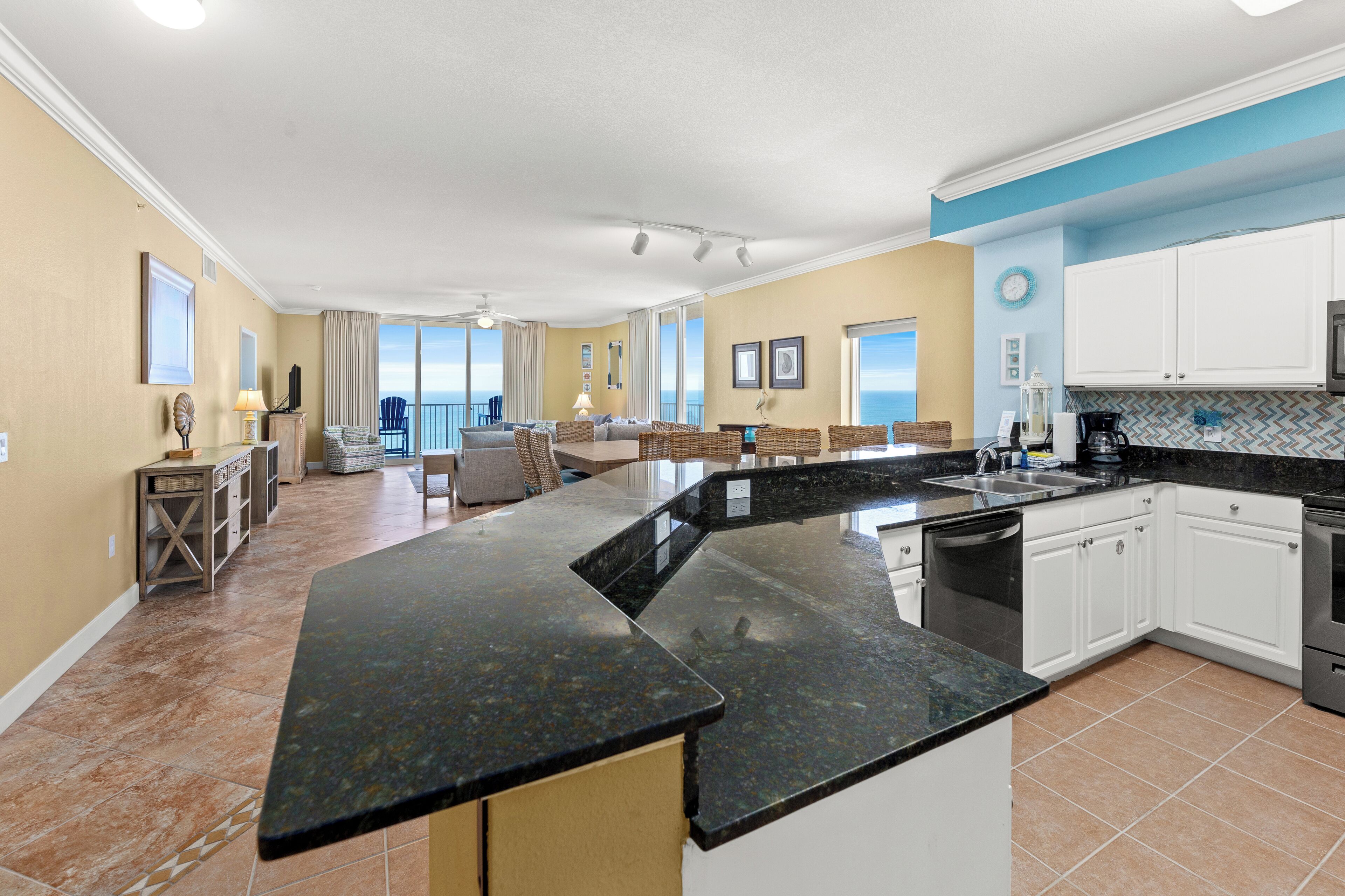 Appart'hôtel, plusieurs lits, balcon, vue océan (Tidewater Beach Resort 1401) | Cuisine privée