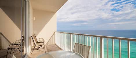 公寓式客房, 多张床, 阳台, 海洋景观 (Tidewater Beach Resort 1603) | 室外 SPA 浴缸