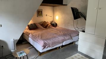 1 bedroom, iron/ironing board, bed sheets