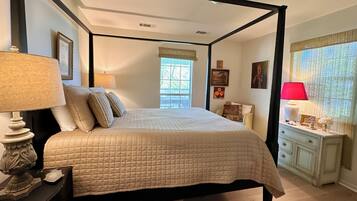 3 habitaciones, tabla de planchar con plancha, wifi y ropa de cama