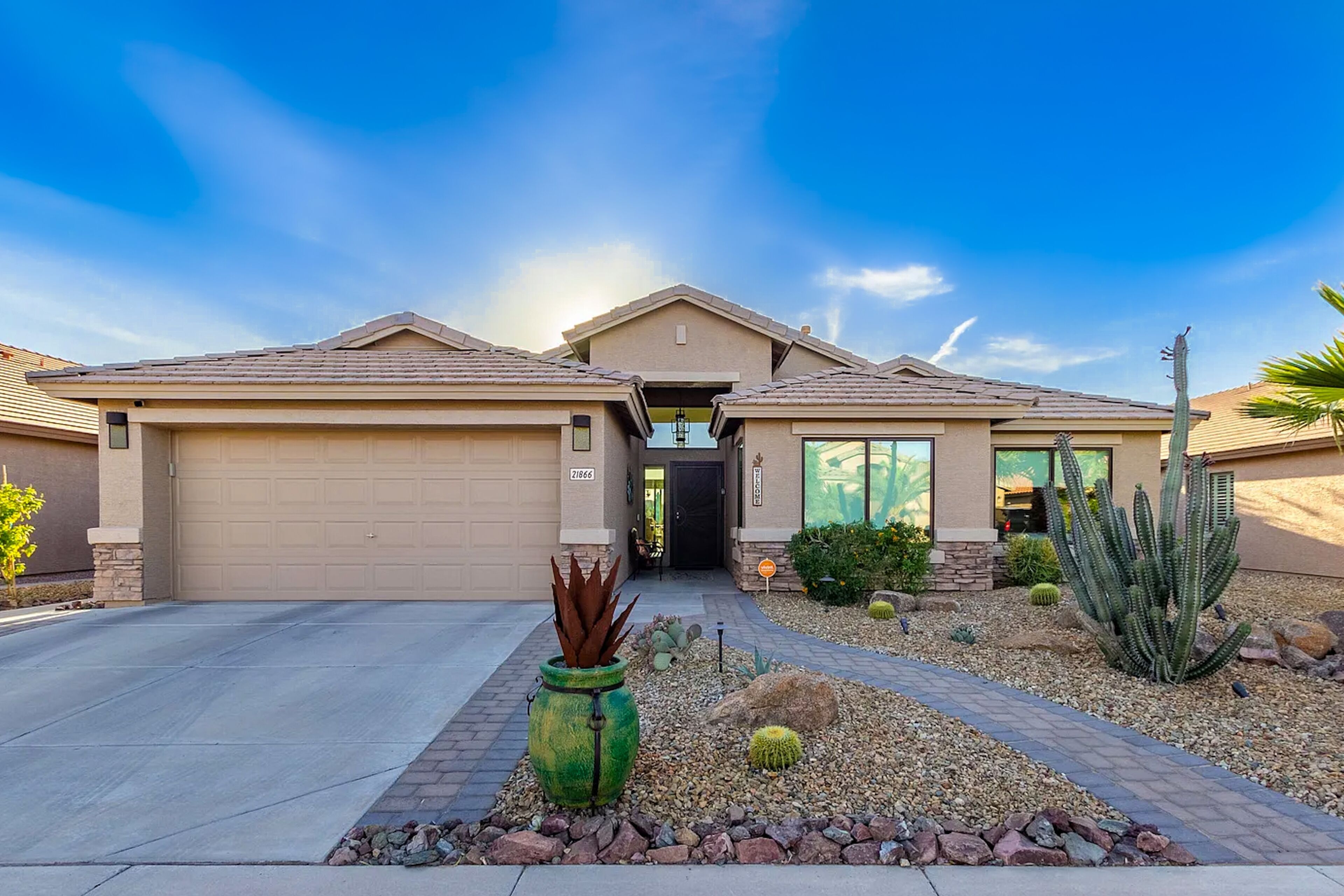 Majestic home on golf course with private heated pool, hot tub, patio, grill