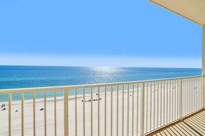 På stranden og strandhåndklær