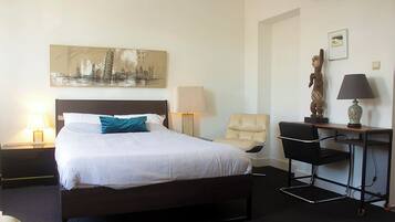 1 slaapkamer, een bureau, een strijkplank/strijkijzer, gratis wifi