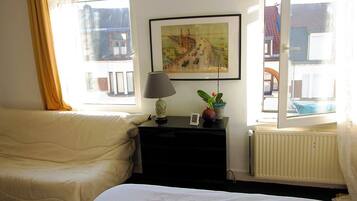 1 slaapkamer, een bureau, een strijkplank/strijkijzer, gratis wifi