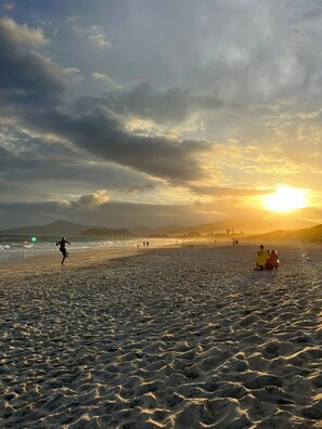 Beach - Mansion on Campeche Beach in Florianópolis - Gated Community
 (Campeche Leste Florianópolis)