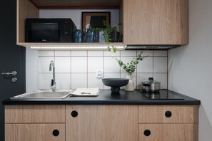 Standard Apartment | Private kitchen | Mini-fridge, microwave, stovetop, electric kettle - MILESTONE Wroclaw Fabryczna by Tribera (Wroclaw)