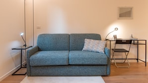 Leilighet | Oppholdsområde | En 40-tommers Flatskjerm-TV med digitale kanaler samt strømmetjenester