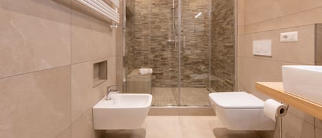Apartment | Bathroom | Shower, hair dryer, bidet, towels