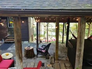 Terrace/patio - 6-bedroom cabin just 2 miles from Mohican River (Bellville)