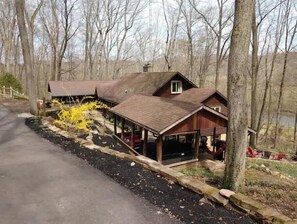 Exterior - 6-bedroom cabin just 2 miles from Mohican River (Bellville)