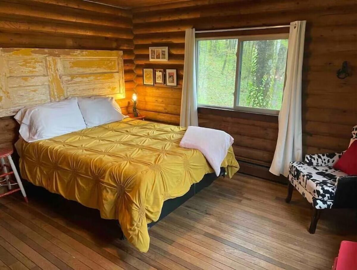 6 bedrooms, iron/ironing board, internet, bed sheets