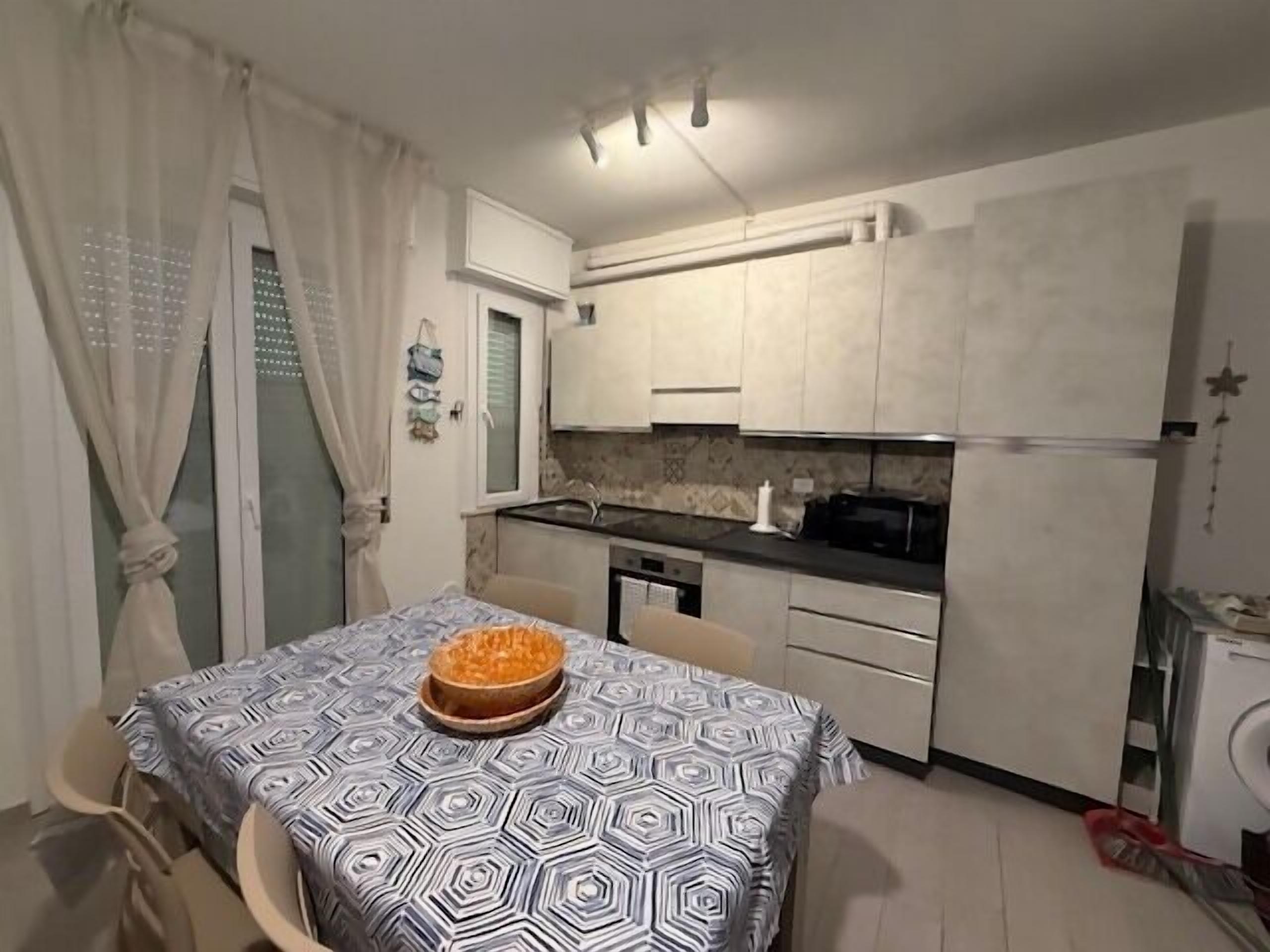 Fridge, microwave, oven, coffee/tea maker