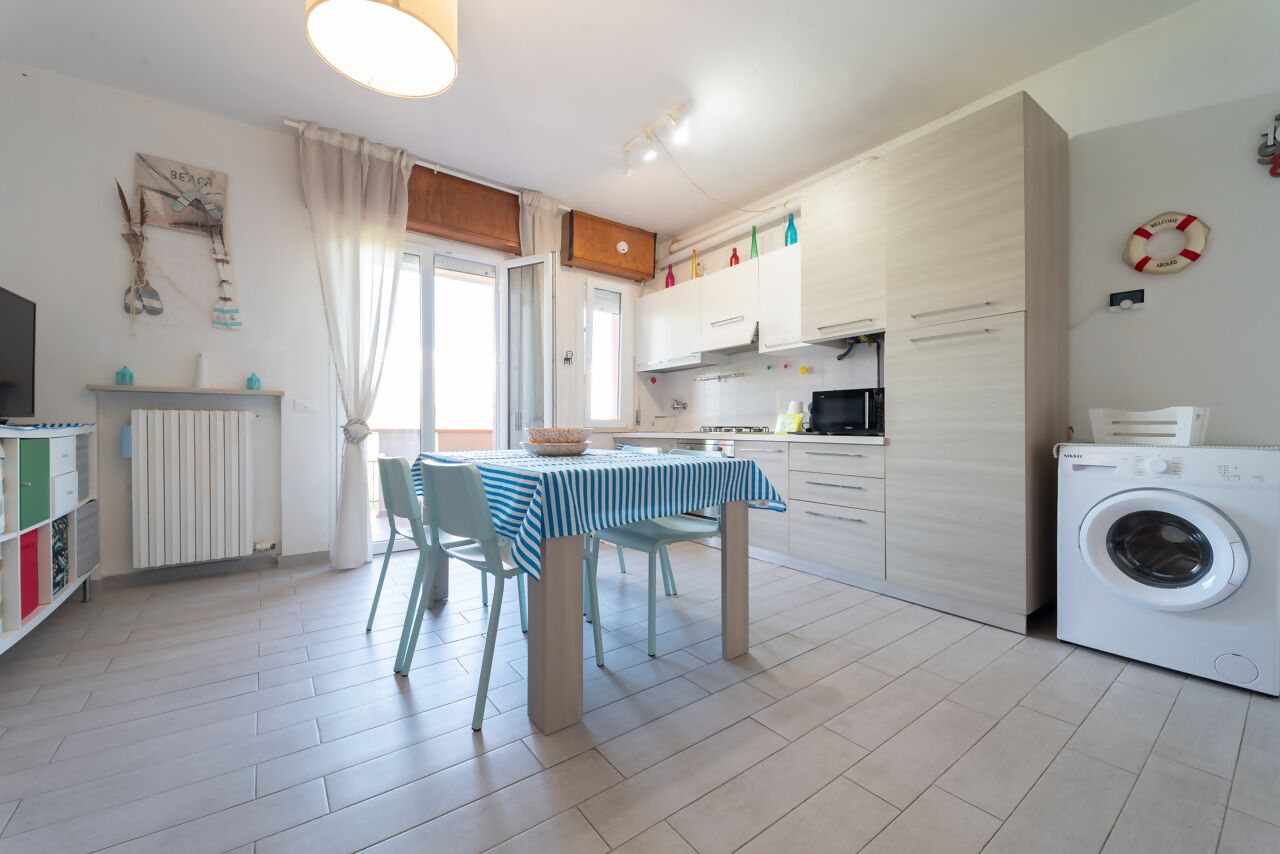 Fridge, microwave, oven, coffee/tea maker